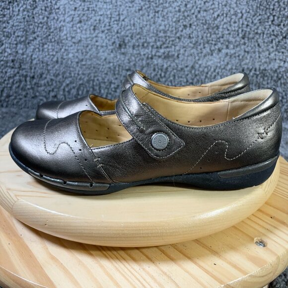 Clarks Unstructured Mary Jane Flats Women Size 9 Wide Leather Bronze Casual Shoe - Picture 1 of 8